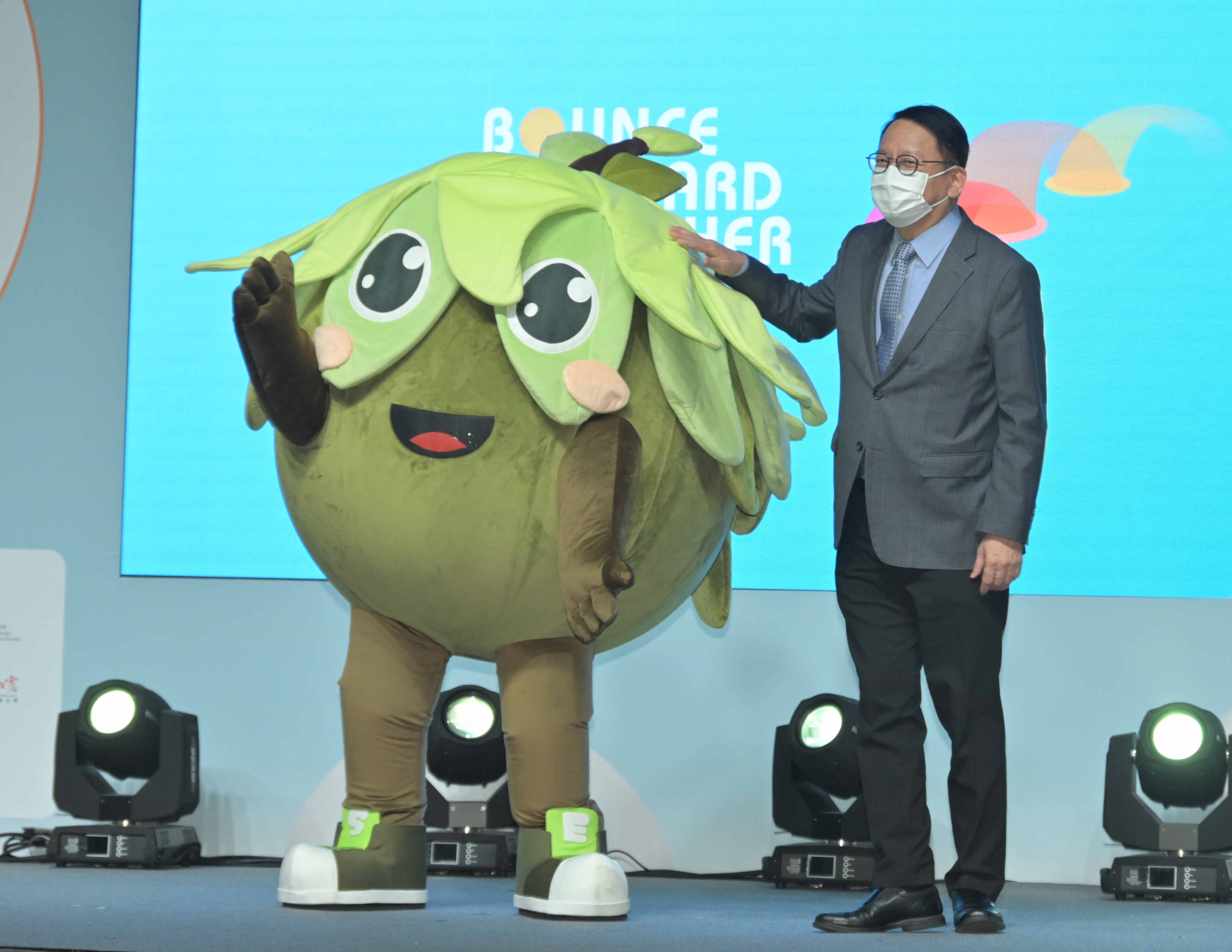 The Chief Secretary for Administration, Mr Chan Kwok-ki, and the social enterprise mascot Bloomy the Tree at the event.